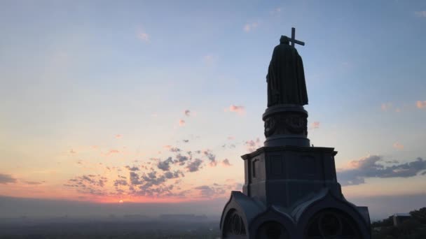 Monument à Vladimir le Grand à l'aube du matin. Kiev, Ukraine — Video