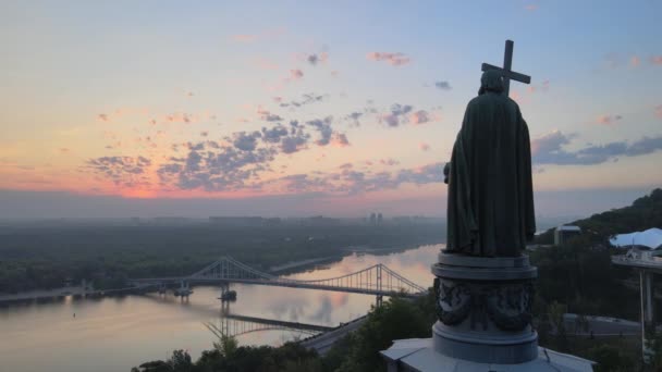 Monumento a Vladimir il Grande all'alba del mattino. Kiev, Ucraina — Video Stock