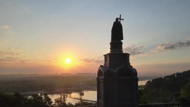 Monumento a Vladimir il Grande all'alba del mattino. Kiev, Ucraina — Video Stock