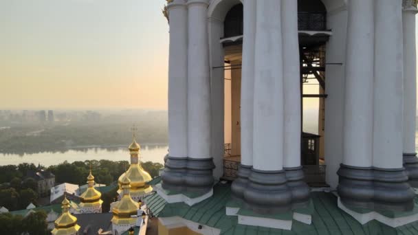 Kiev-Pechersk Lavra de manhã ao nascer do sol. Ucrânia. Vista aérea — Vídeo de Stock