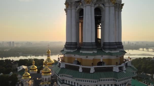 Kiev-Pechersk Lavra de manhã ao nascer do sol. Ucrânia. Vista aérea — Vídeo de Stock