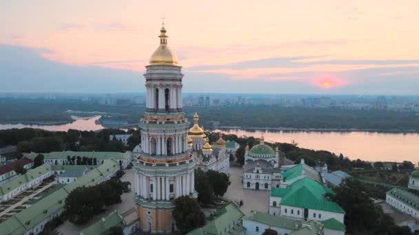 Κίεβο-Pechersk Lavra το πρωί στην ανατολή του ηλίου. Ουκρανία. Αεροφωτογραφία — Αρχείο Βίντεο