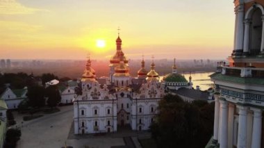 Kyiv, Ukrayna: Sabahleyin Kyiv-Pechersk Lavra 'nın hava manzarası.