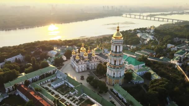 Kyiv, Ukraine: Aerial view of Kyiv-Pechersk Lavra in the morning at sunrise. — Stock Video