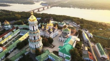 Kyiv, Ukrayna: Sabahleyin Kyiv-Pechersk Lavra 'nın hava manzarası.