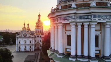 Kyiv, Ukrayna: Sabahleyin Kyiv-Pechersk Lavra 'nın hava manzarası.