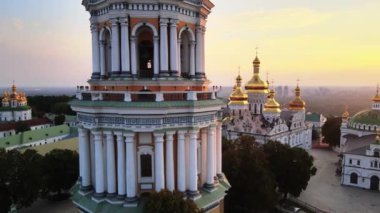 Kyiv, Ukrayna: Sabahleyin Kyiv-Pechersk Lavra 'nın hava manzarası.
