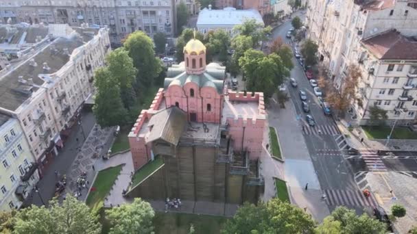 Ukrayna, Kyiv 'in mimarisi: Altın Kapı. Hava görünümü — Stok video