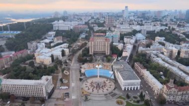 Sabahleyin Independence Meydanı 'nda. Kyiv, Ukrayna. Hava görünümü
