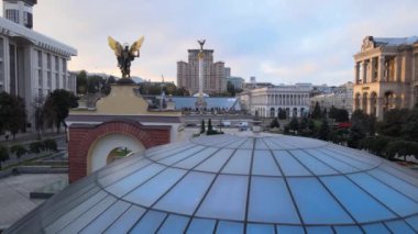 Sabahleyin Independence Meydanı 'nda. Kyiv, Ukrayna. Hava görünümü