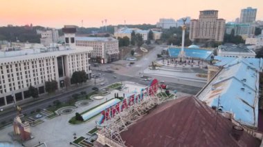 Sabahleyin Independence Meydanı 'nda. Kyiv, Ukrayna. Hava görünümü