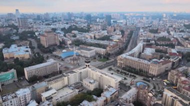 Sabahleyin Independence Meydanı 'nda. Kyiv, Ukrayna. Hava görünümü