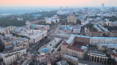 Sabahleyin Independence Meydanı 'nda. Kyiv, Ukrayna. Hava görünümü