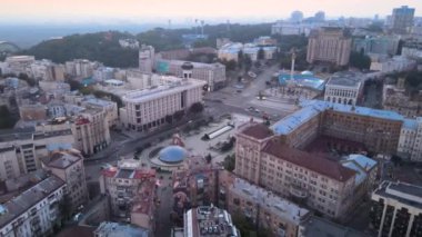 Sabahleyin Independence Meydanı 'nda. Kyiv, Ukrayna. Hava görünümü