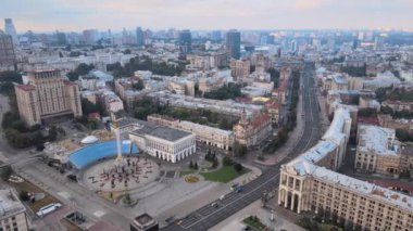 Sabahleyin Independence Meydanı 'nda. Kyiv, Ukrayna. Hava görünümü
