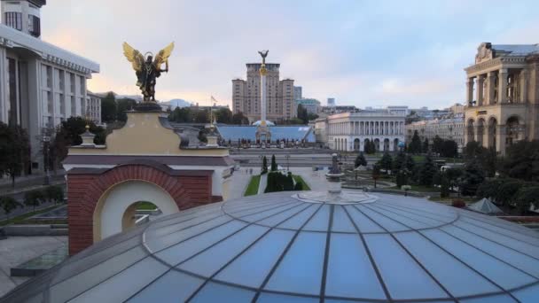 Der Unabhängigkeitsplatz am Morgen. Kiew, Ukraine. Luftaufnahme — Stockvideo