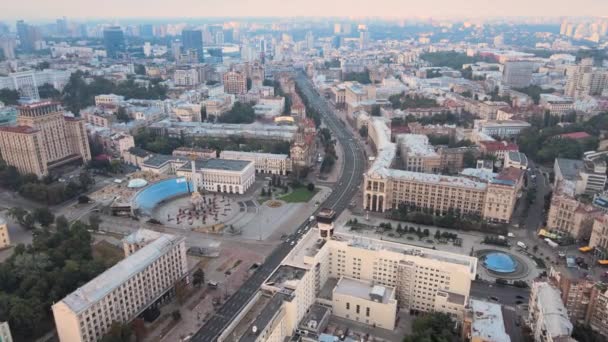 Площа Незалежності вранці. Київ, Україна. Вид з повітря — стокове відео