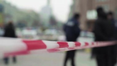 Polis bariyeri: olay yerindeki polis bandı uyarıldı.