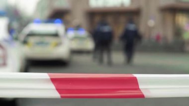 Polis bariyeri: olay yerindeki polis bandı uyarıldı.