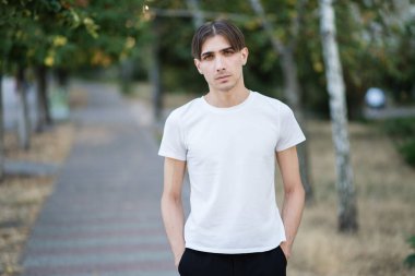 Eşcinsel bir adamın portresi - LGBTQ topluluğunun bir üyesi