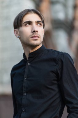 Eşcinsel bir adamın portresi - LGBTQ topluluğunun bir üyesi