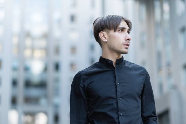 Eşcinsel bir adamın portresi - LGBTQ topluluğunun bir üyesi