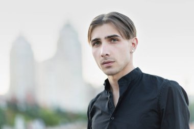 Eşcinsel bir adamın portresi - LGBTQ topluluğunun bir üyesi