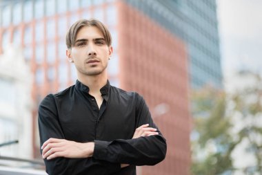 Eşcinsel bir adamın portresi - LGBTQ topluluğunun bir üyesi