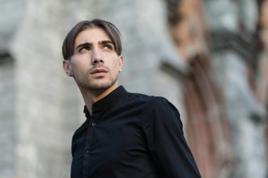 Eşcinsel bir adamın portresi - LGBTQ topluluğunun bir üyesi