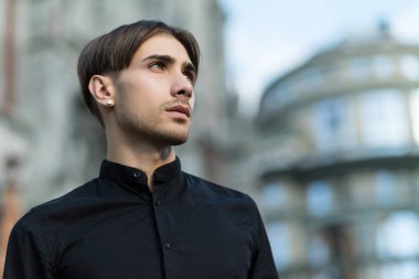 Eşcinsel bir adamın portresi - LGBTQ topluluğunun bir üyesi