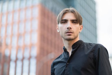 Eşcinsel bir adamın portresi - LGBTQ topluluğunun bir üyesi