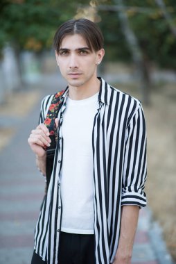 Eşcinsel bir adamın portresi - LGBTQ topluluğunun bir üyesi