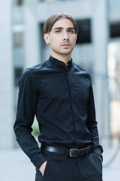Portræt af en homoseksuel mand - medlem af LGBTQ samfund - Stock-foto