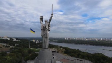 Gündüzleri Ukrayna, Kyiv 'deki Anavatan Anıtı. Hava görünümü