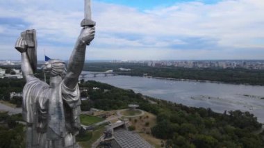 Gündüzleri Ukrayna, Kyiv 'deki Anavatan Anıtı. Hava görünümü