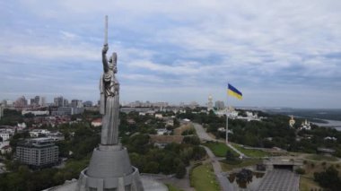 Gündüzleri Ukrayna, Kyiv 'deki Anavatan Anıtı. Hava görünümü