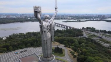 Gündüzleri Ukrayna, Kyiv 'deki Anavatan Anıtı. Hava görünümü