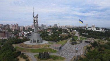 Gündüzleri Ukrayna, Kyiv 'deki Anavatan Anıtı. Hava görünümü