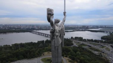 Gündüzleri Ukrayna, Kyiv 'deki Anavatan Anıtı. Hava görünümü