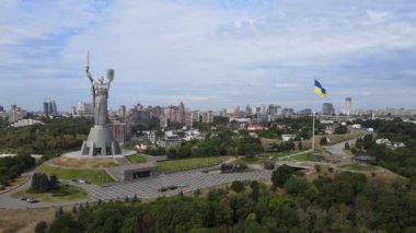 Gündüzleri Ukrayna, Kyiv 'deki Anavatan Anıtı. Hava görünümü