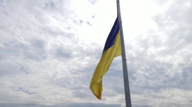 Kyiv - Ukrayna 'nın gündüz bayrağı. Hava görüntüsü. Kiev