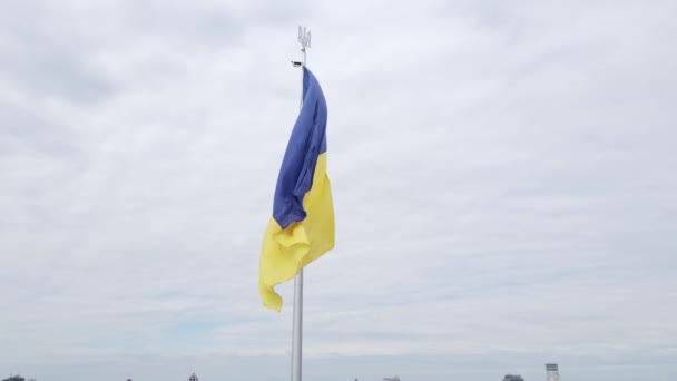 キエフ-ウクライナの国旗。空中展望。キエフ — ストック動画