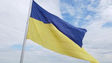 Kyiv - Ukrayna 'nın gündüz bayrağı. Hava görüntüsü. Kiev