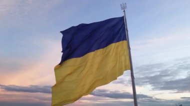 Kyiv - Ukrayna 'nın gündüz bayrağı. Hava görüntüsü. Kiev