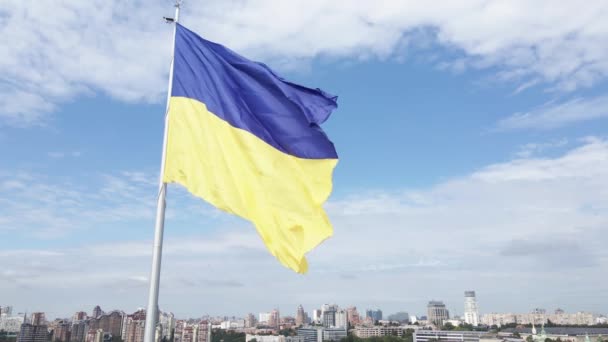 Kiev - Nationell flagga Ukraina på dagen. Flygfoto. Kiev — Stockvideo