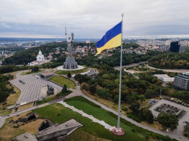 Kiev - Ukrayna 'nın ulusal bayrağı. Hava görüntüsü. Kiev