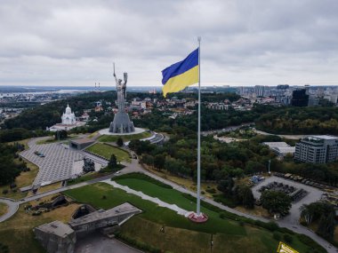 Kiev - Ukrayna 'nın ulusal bayrağı. Hava görüntüsü. Kiev
