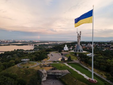 Kiev - Ukrayna 'nın ulusal bayrağı. Hava görüntüsü. Kiev