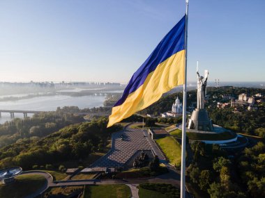 Kiev - Ukrayna 'nın ulusal bayrağı. Hava görüntüsü. Kiev