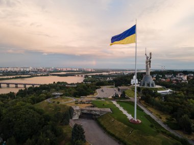 Kiev - Ukrayna 'nın ulusal bayrağı. Hava görüntüsü. Kiev